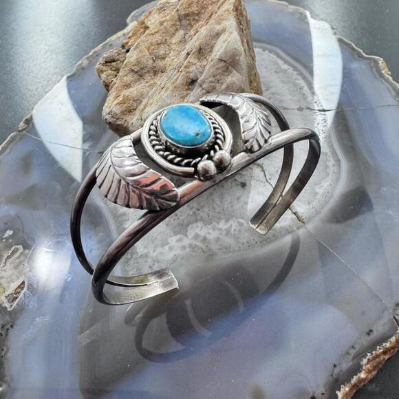 Vintage Native American Silver Oval Turquoise Decorated Split Shank Bracelet - Picture 3 of 10